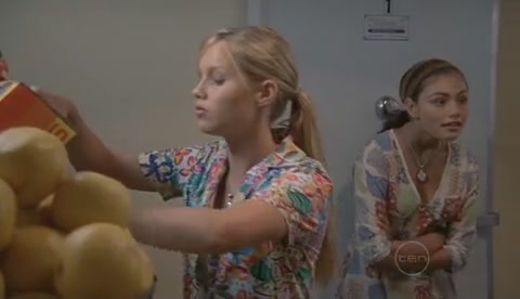 VampireDiariesWorld-dot-Org_H2OJustAddWaterS02E03-0356.jpg