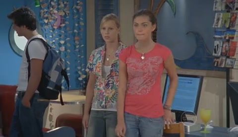 VampireDiariesWorld-dot-Org_H2OJustAddWaterS02E03-0672.jpg