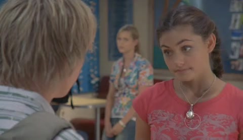 VampireDiariesWorld-dot-Org_H2OJustAddWaterS02E03-0680.jpg