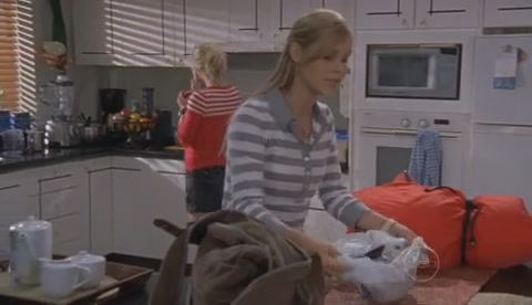 VampireDiariesWorld-dot-Org_H2OJustAddWaterS02E04-0089.jpg