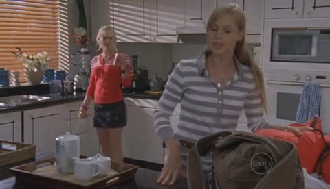 VampireDiariesWorld-dot-Org_H2OJustAddWaterS02E04-0092.jpg