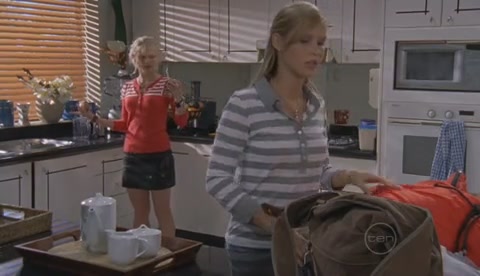 VampireDiariesWorld-dot-Org_H2OJustAddWaterS02E04-0094.jpg