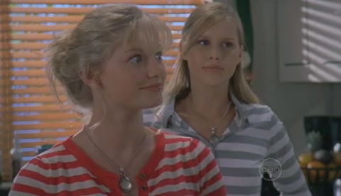 VampireDiariesWorld-dot-Org_H2OJustAddWaterS02E04-0108.jpg