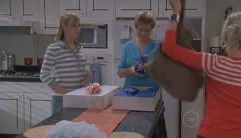 VampireDiariesWorld-dot-Org_H2OJustAddWaterS02E04-0127.jpg