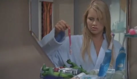 VampireDiariesWorld-dot-Org_H2OJustAddWaterS02E04-0355.jpg