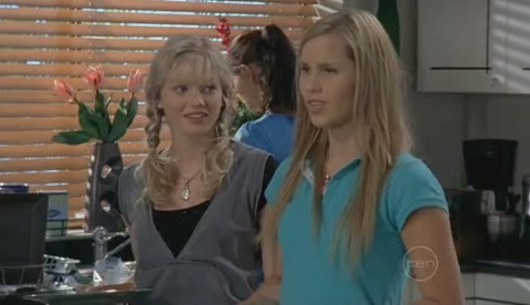 VampireDiariesWorld-dot-Org_H2OJustAddWaterS2E09-0915.jpg VampireDiariesWorld-dot-Org_H2OJustAddWaterS2E09-0915.jpg