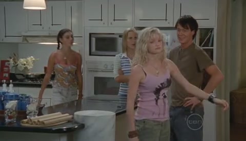 VampireDiariesWorld-dot-Org_H2OJustAddWaterS2E11-1077.jpg