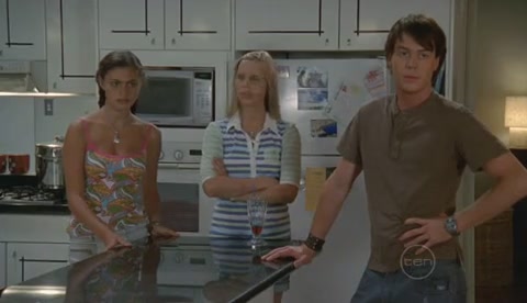 VampireDiariesWorld-dot-Org_H2OJustAddWaterS2E11-1088.jpg