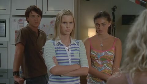 VampireDiariesWorld-dot-Org_H2OJustAddWaterS2E11-1109.jpg