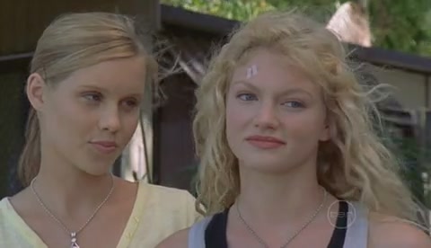 VampireDiariesWorld-dot-Org_H2OJustAddWaterS2E11-1240.jpg