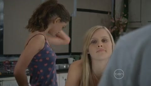 VampireDiariesWorld-dot-Org_H2OJustAddWaterS2E17-0285.jpg