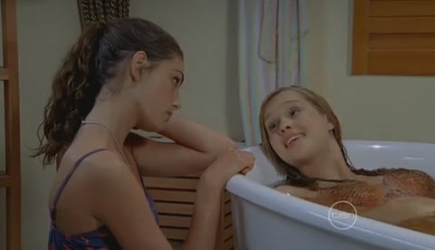 VampireDiariesWorld-dot-Org_H2OJustAddWaterS2E17-1012.jpg