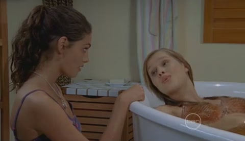 VampireDiariesWorld-dot-Org_H2OJustAddWaterS2E17-1022.jpg