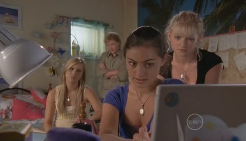 VampireDiariesWorld-dot-Org_H2OJustAddWaterS2E20-1310.jpg
