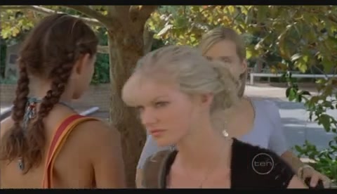VampireDiariesWorld-dot-Org_H2OJustAddWaterS2E25-1592.jpg