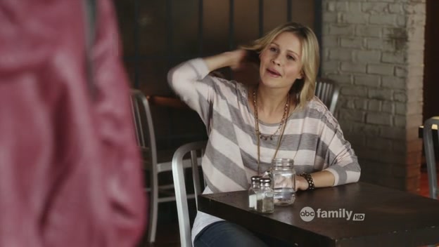 VampireDiariesWorld-dot-org_PrettyLittleLiarsS01E21-0921.jpg