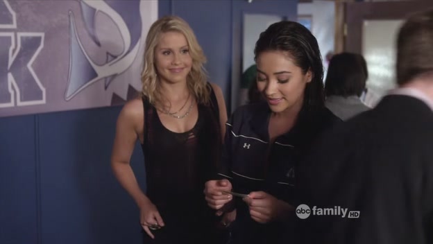 VampireDiariesWorld-dot-org_PrettyLitlleLiarsS02E02-0717.jpg