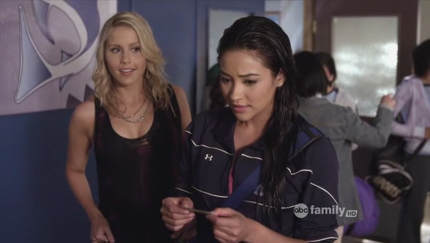 VampireDiariesWorld-dot-org_PrettyLitlleLiarsS02E02-0719.jpg