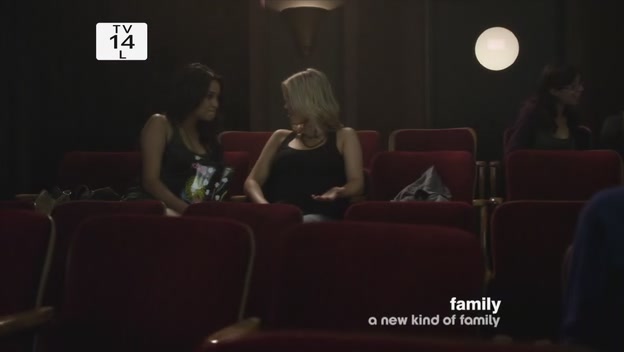 VampireDiariesWorld-dot-org_PrettyLitlleLiarsS02E02-1654.jpg