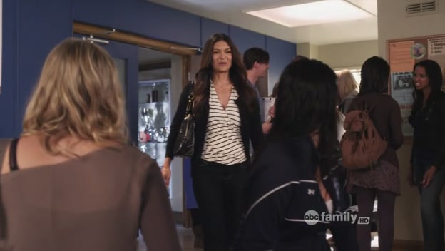 VampireDiariesWorld-dot-org_PrettyLitlteLiarsS02E04-1104.jpg