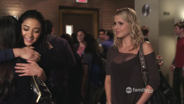 VampireDiariesWorld-dot-org_PrettyLitlteLiarsS02E04-1106.jpg