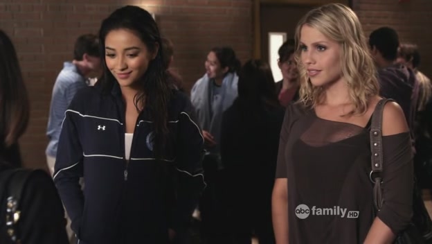 VampireDiariesWorld-dot-org_PrettyLitlteLiarsS02E04-1112.jpg