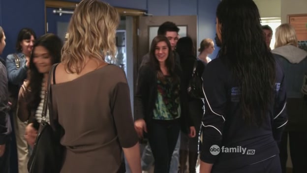 VampireDiariesWorld-dot-org_PrettyLitlteLiarsS02E04-1149.jpg