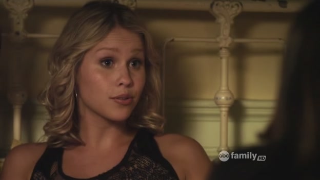 VampireDiariesWorld-dot-org_PrettyLitlteLiarsS02E04-1549.jpg