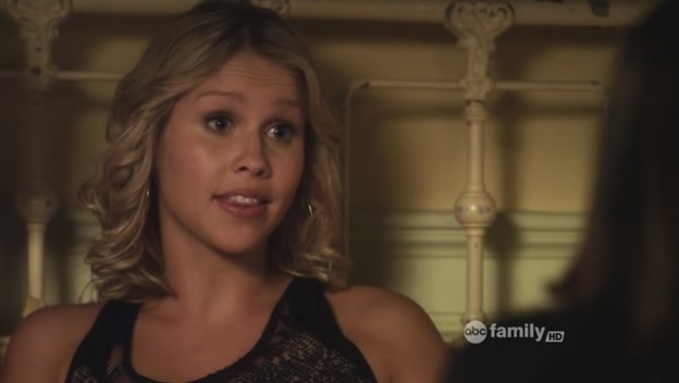 VampireDiariesWorld-dot-org_PrettyLitlteLiarsS02E04-1550.jpg