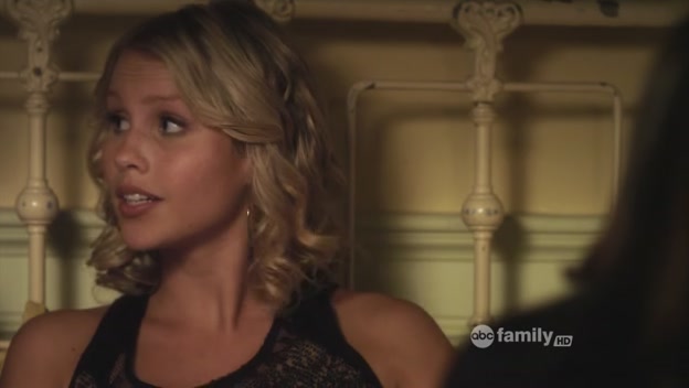 VampireDiariesWorld-dot-org_PrettyLitlteLiarsS02E04-1555.jpg