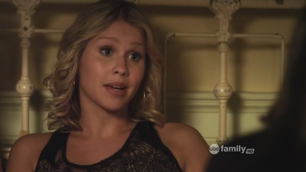VampireDiariesWorld-dot-org_PrettyLitlteLiarsS02E04-1570.jpg
