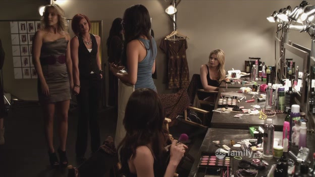 VampireDiariesWorld-dot-Org_PrettyLittleLiars2x06-1375.jpg