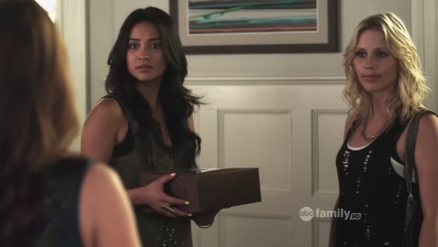 VampireDiariesWorld-dot-Org_PrettyLittleLiarsS02E09-3307.jpg