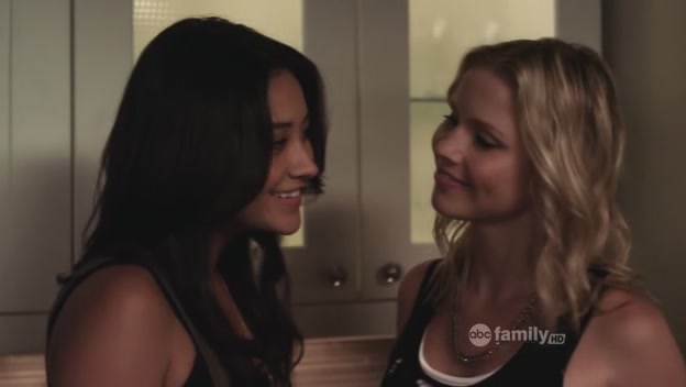 VampireDiariesWorld-dot-Org_PrettyLittleLiarsS02E09-3452.jpg
