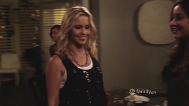VampireDiariesWorld-dot-Org_PrettyLittleLiarsS02E09-3672.jpg