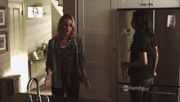 VampireDiariesWorld-dot-Org_PrettyLittleLiarsS02E09-4081.jpg