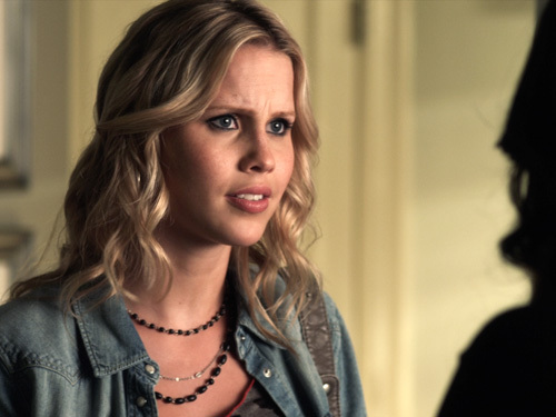 2x09-003.jpg