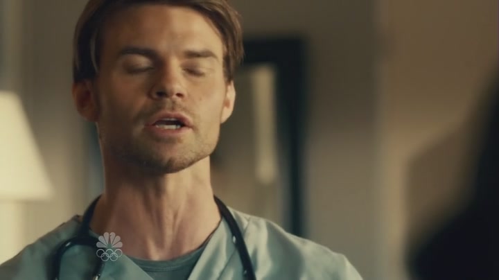VampireDiariesWorld-dot-org_SavingHopeS01E01-2066.jpg