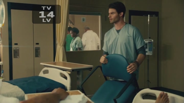 VampireDiariesWorld-dot-org_SavingHopeS01E01-2194.jpg
