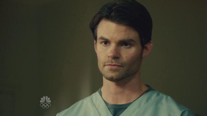 VampireDiariesWorld-dot-org_SavingHopeS01E01-2221.jpg
