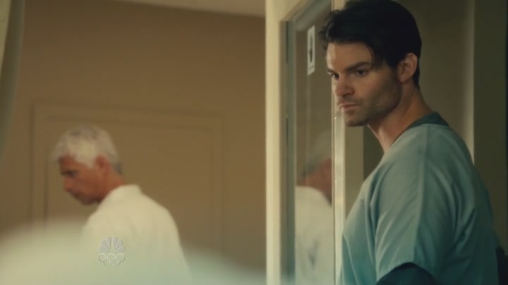 VampireDiariesWorld-dot-org_SavingHopeS01E01-2249.jpg