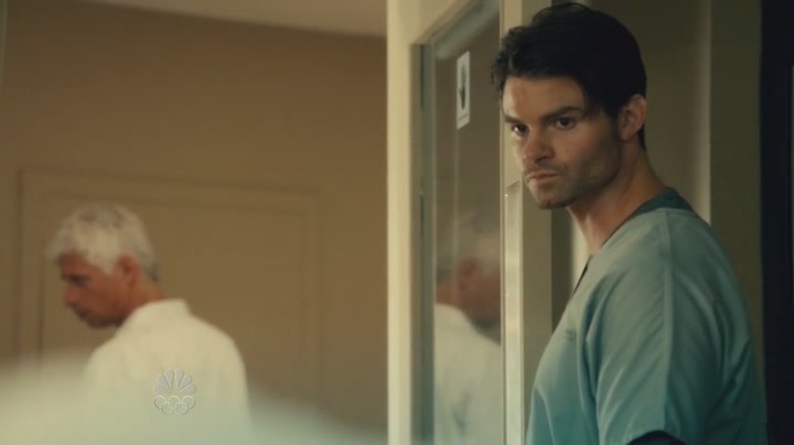 VampireDiariesWorld-dot-org_SavingHopeS01E01-2250.jpg