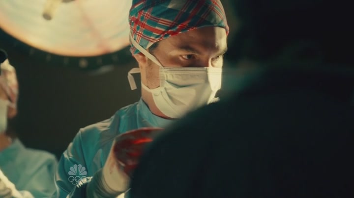 VampireDiariesWorld-dot-org_SavingHopeS01E01-2473.jpg