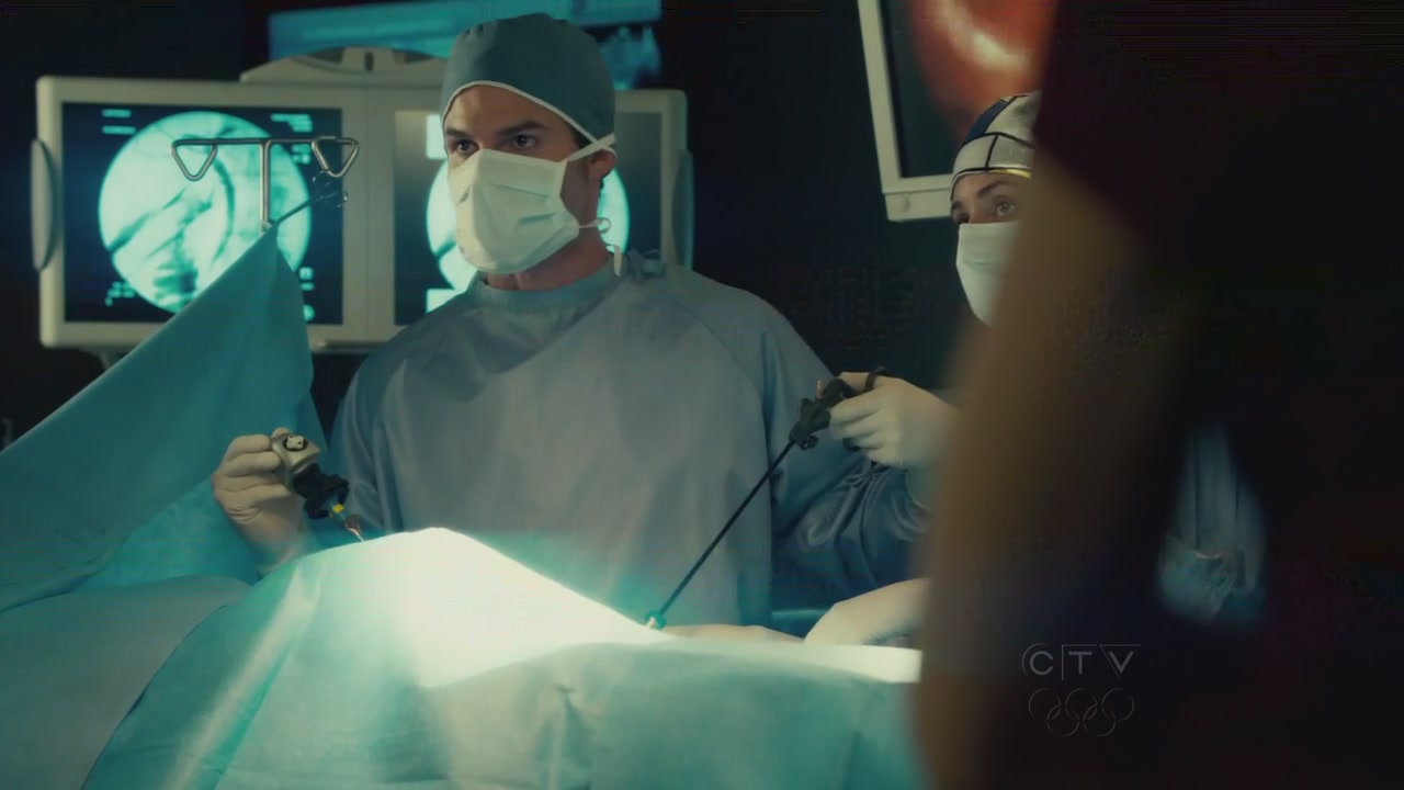 VampireDiariesWorld-dot-org_SavingHopeS01E02-1093.jpg