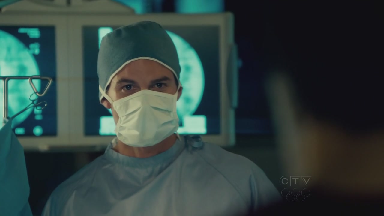 VampireDiariesWorld-dot-org_SavingHopeS01E02-1097.jpg