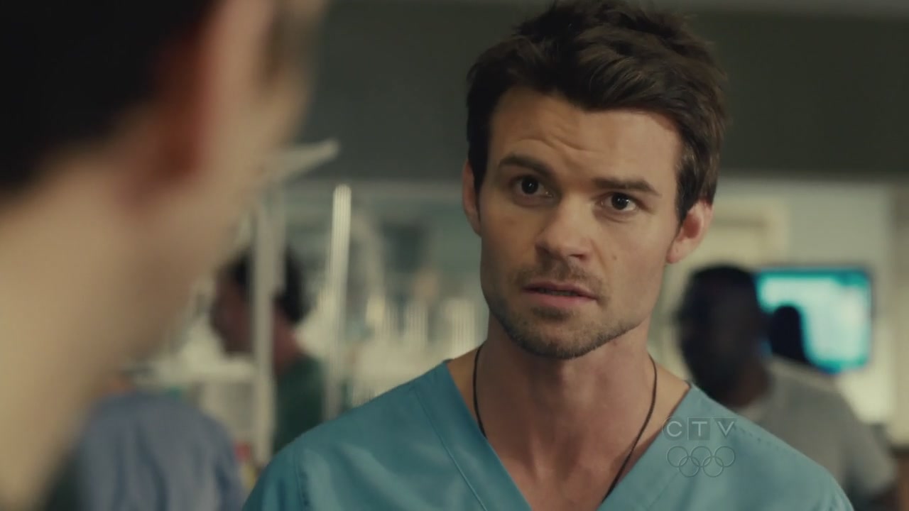 VampireDiariesWorld-dot-org_SavingHopeS01E02-1530.jpg