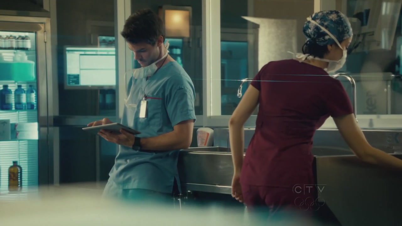 VampireDiariesWorld-dot-org_SavingHopeS01E02-1655.jpg