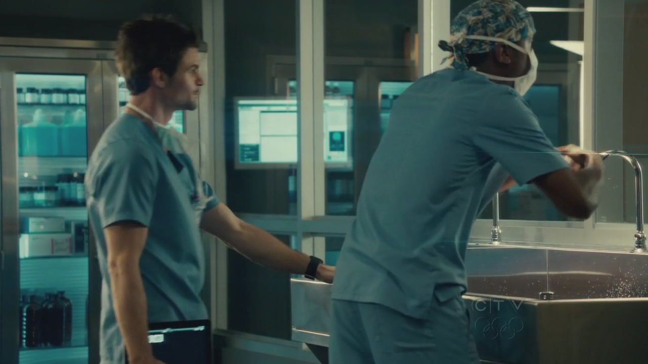 VampireDiariesWorld-dot-org_SavingHopeS01E02-1721.jpg