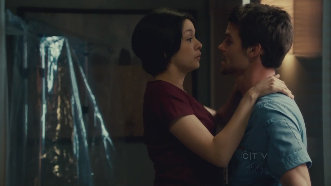 VampireDiariesWorld-dot-org_SavingHopeS01E02-2147.jpg
