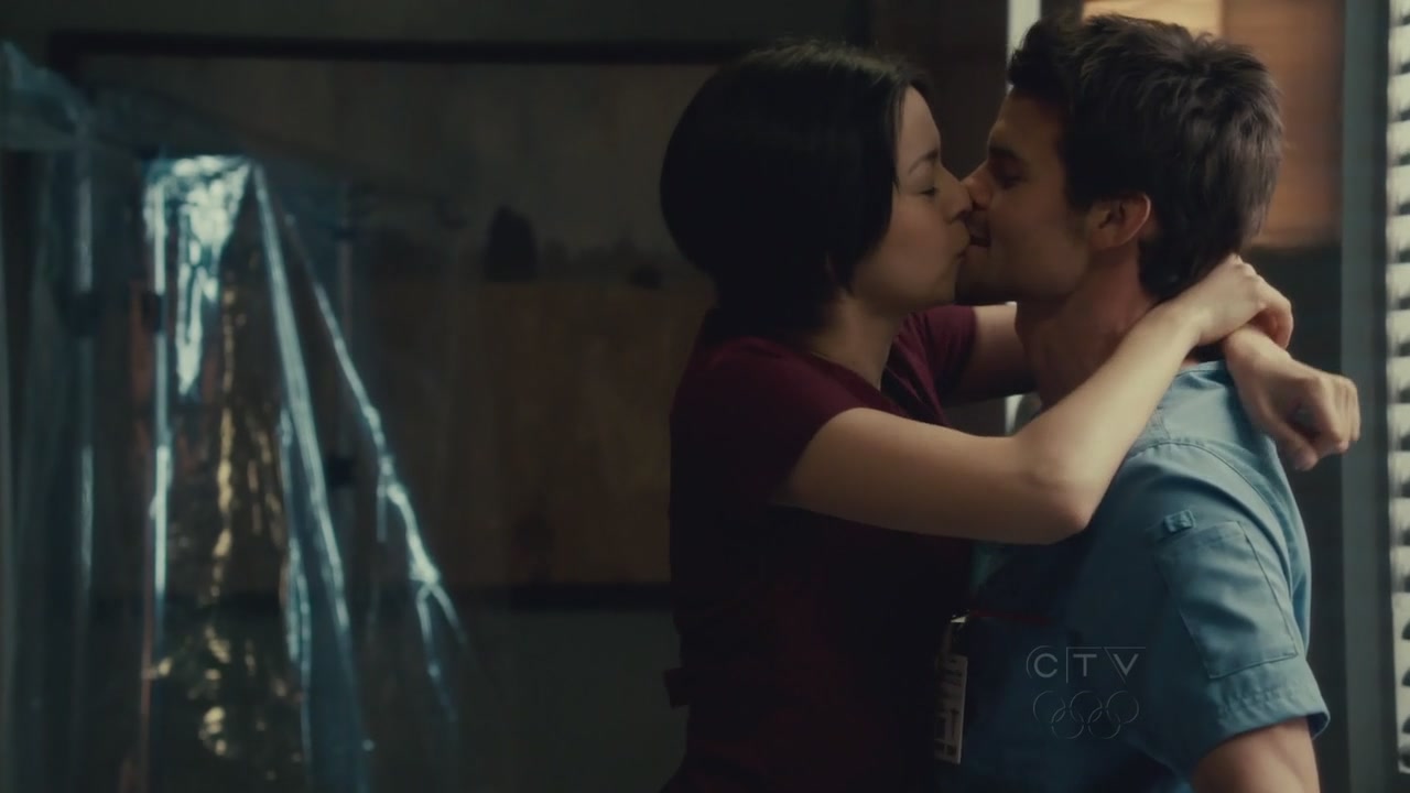 VampireDiariesWorld-dot-org_SavingHopeS01E02-2148.jpg